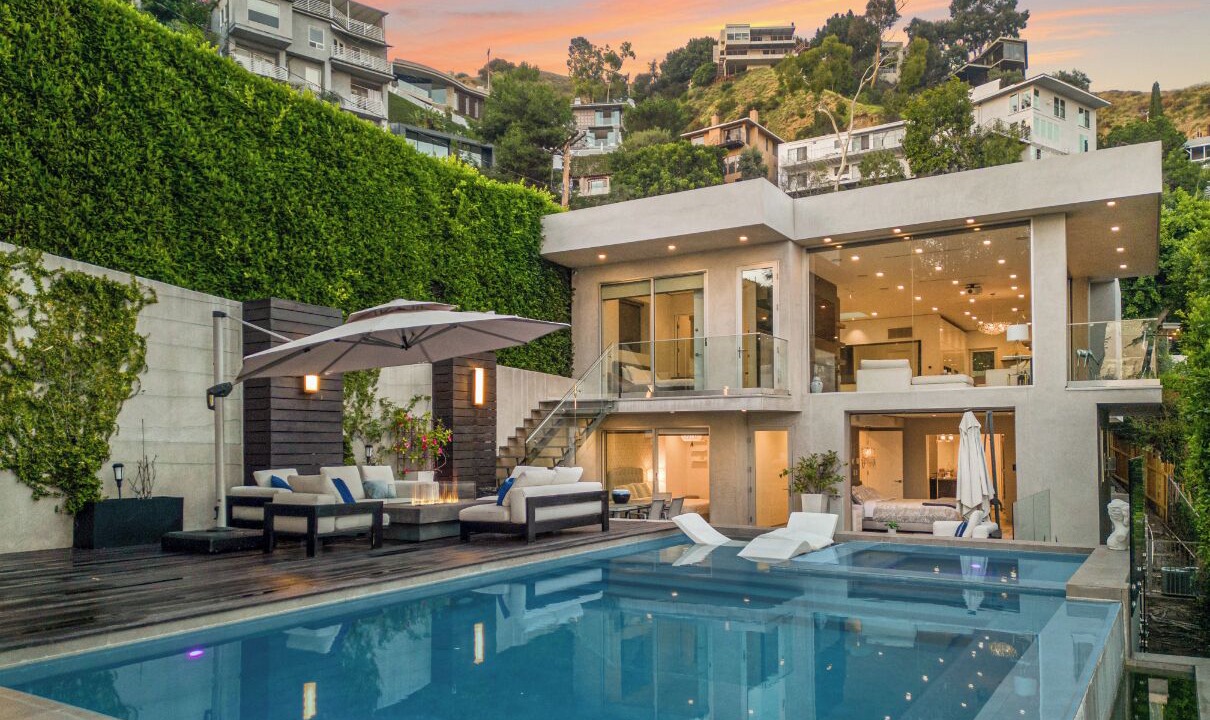 Photo of Outdoor in Hollywood Hills West