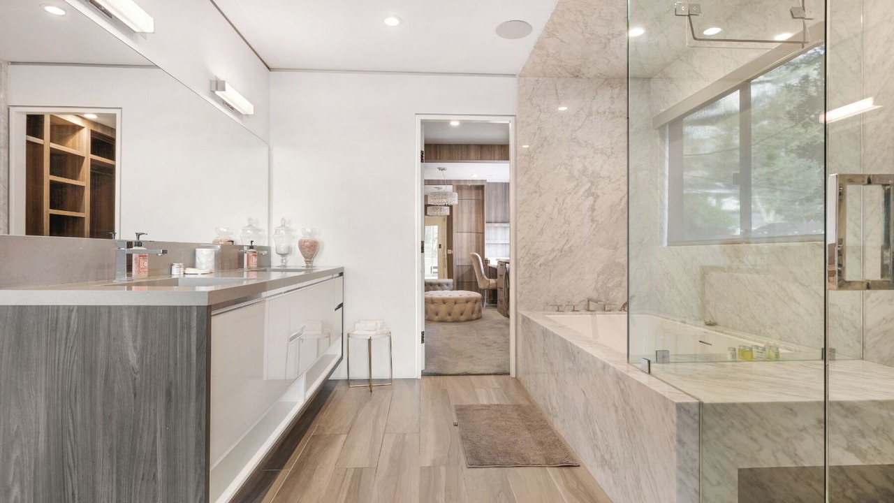Photo of Bathroom in Hollywood Hills West