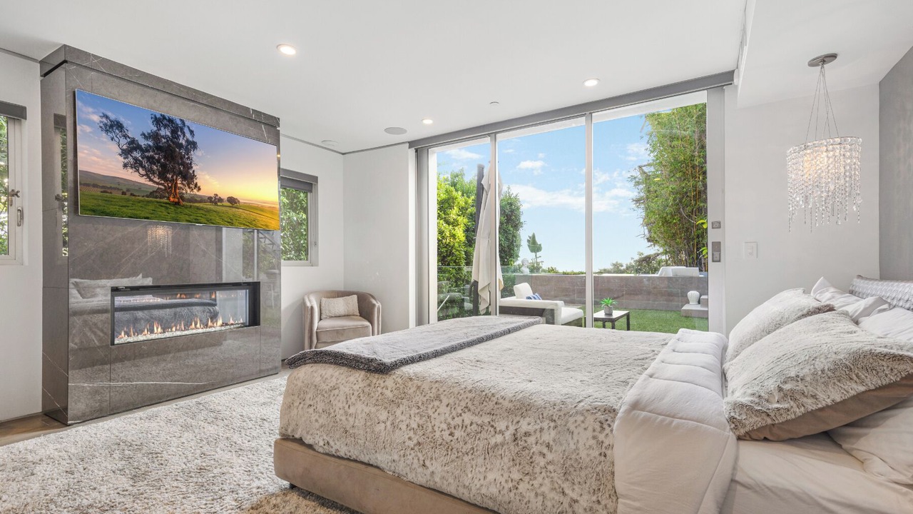 Photo of Bedroom in Hollywood Hills West