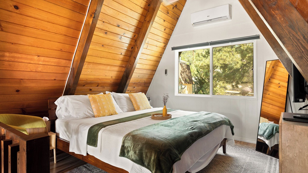 Photo of Bedroom in Arrowbear Lake