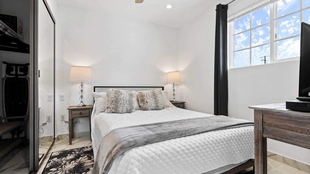 Photo of Bedroom in Lake Balboa