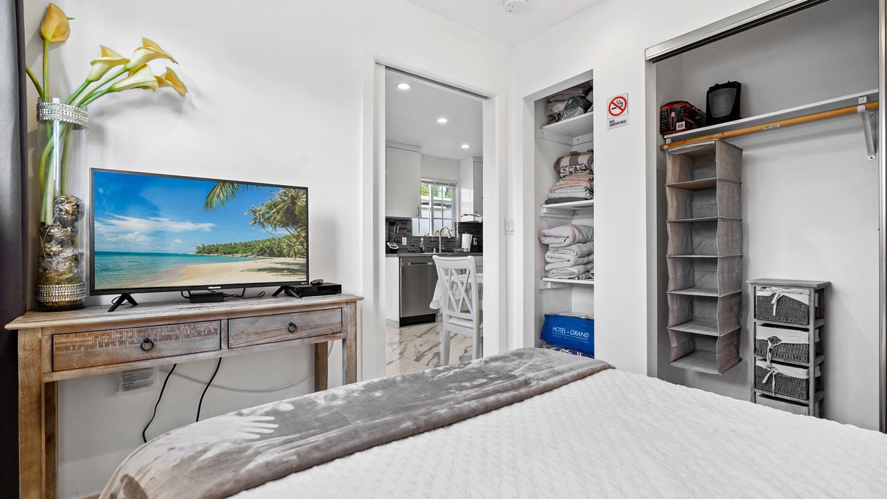 Photo of Bedroom in Lake Balboa