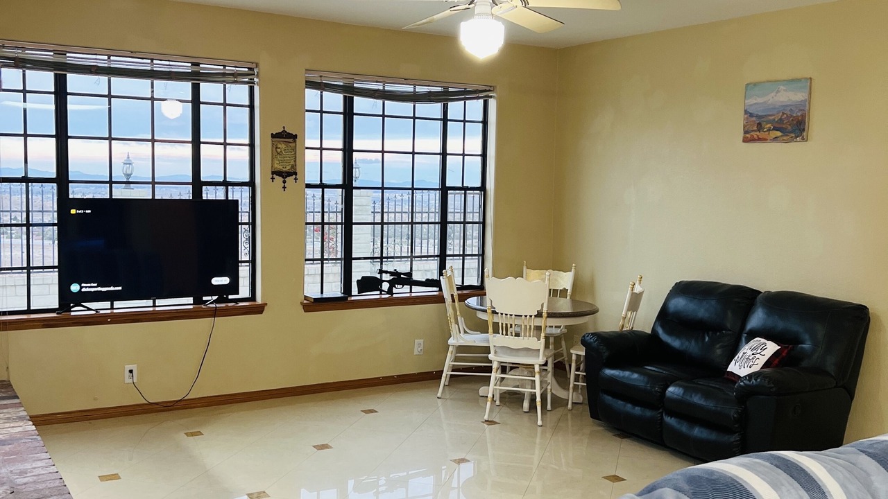 Photo of Livingroom in Agua Dulce