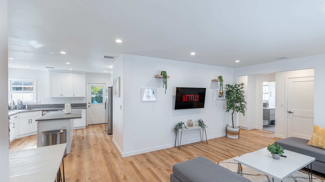Photo of Livingroom in Encino