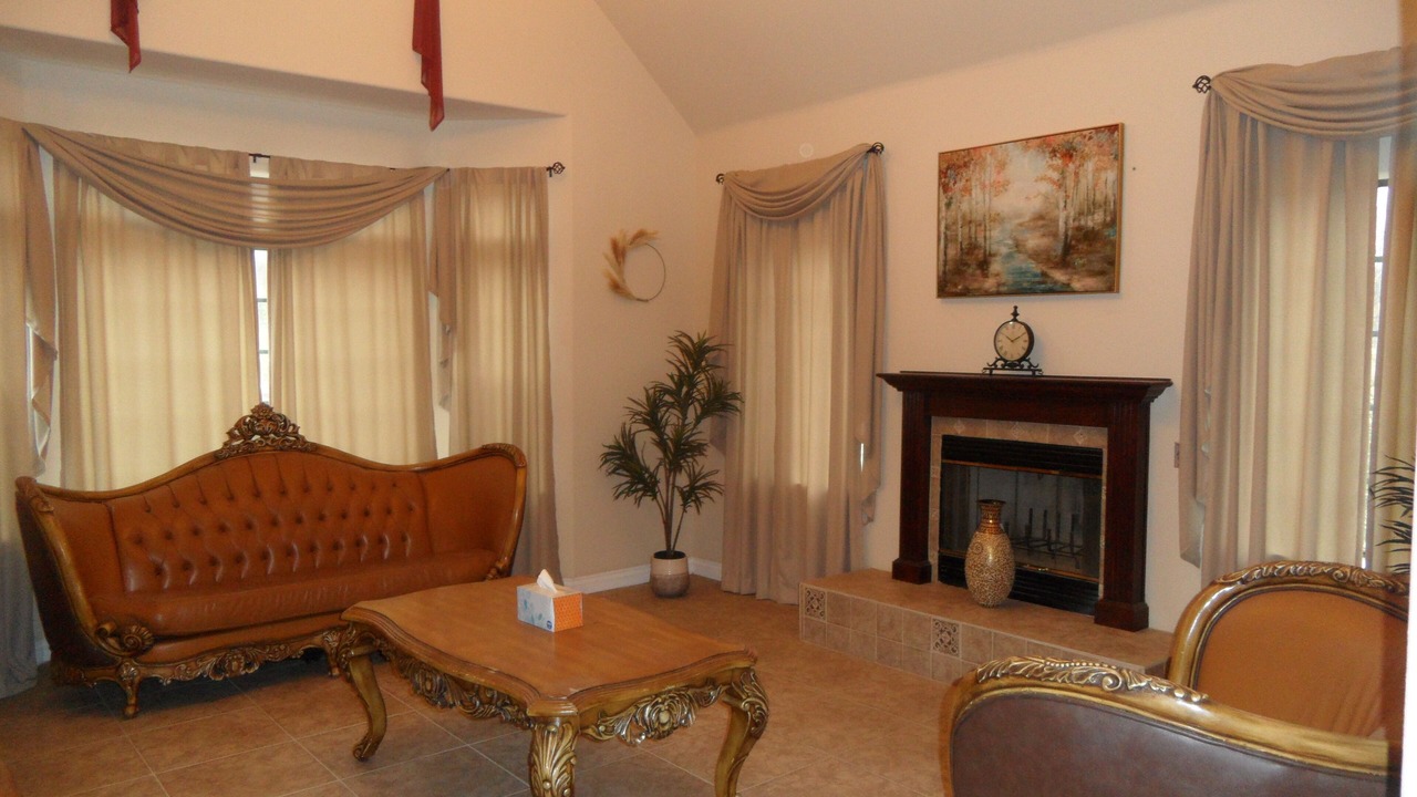 Photo of Livingroom in Frazier Park