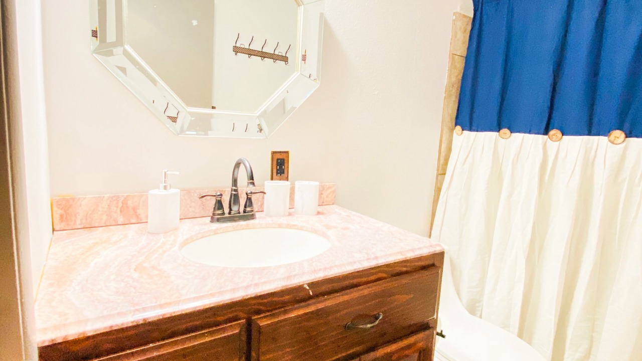 Photo of Bathroom in Central Alameda
