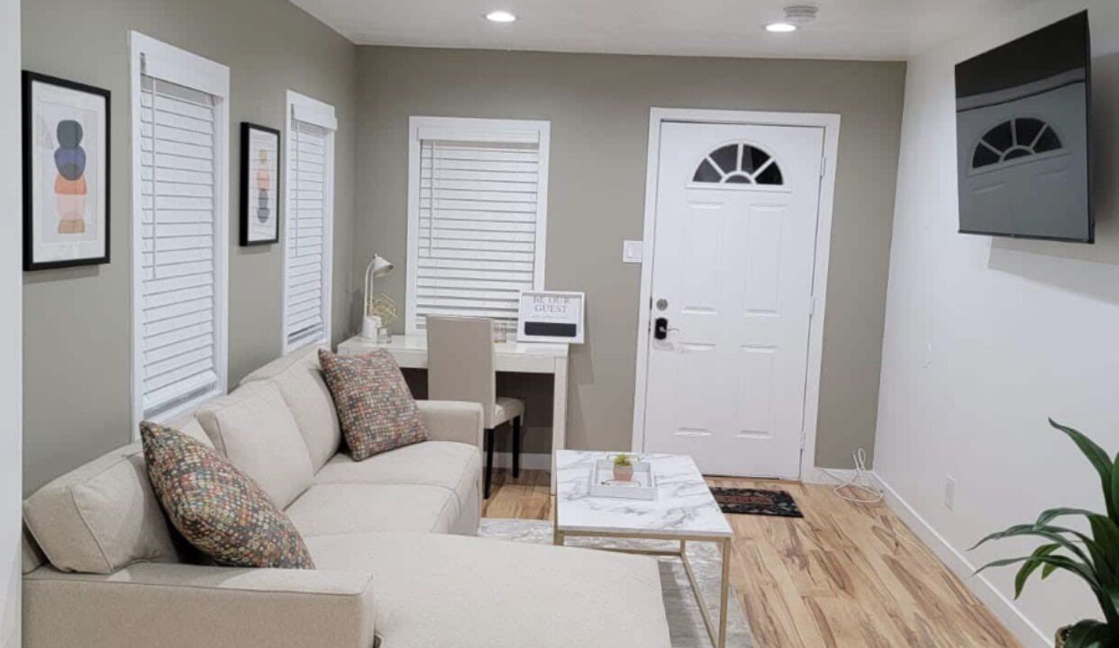 Photo of Livingroom in Harbor Gateway South