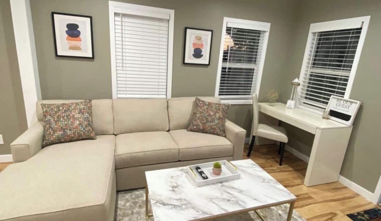 Photo of Livingroom in Harbor Gateway South