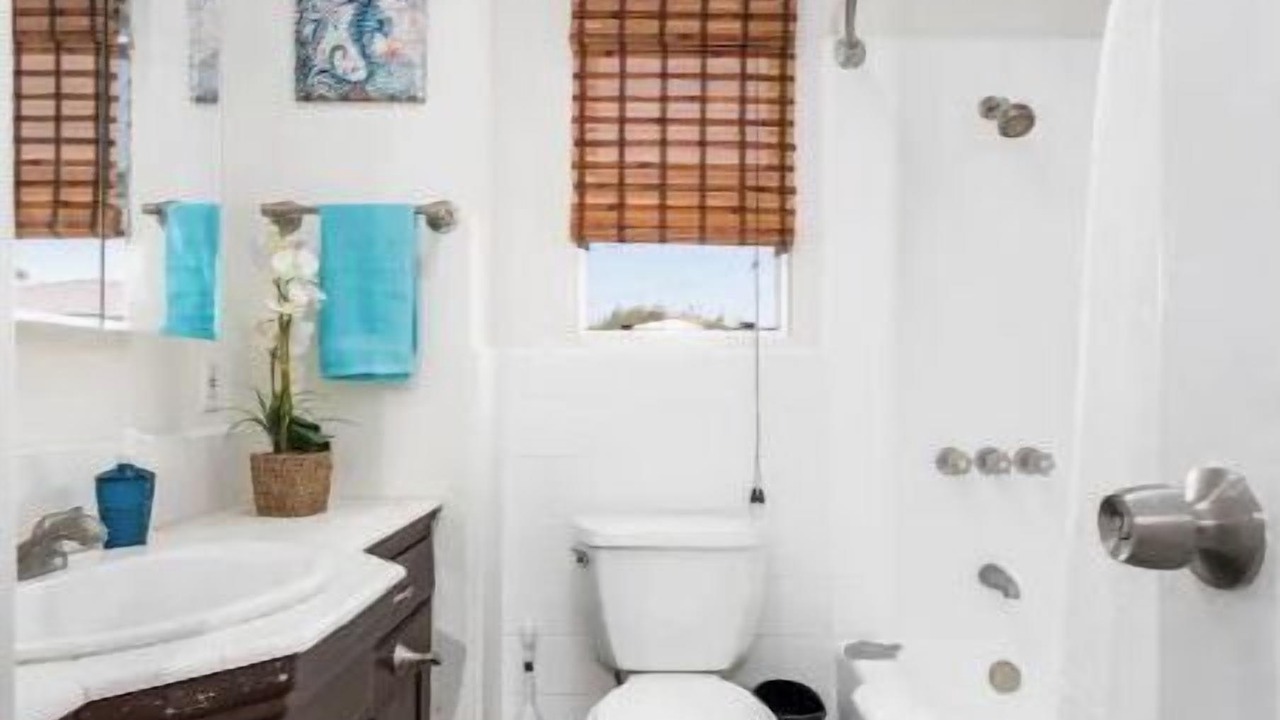 Photo of Bathroom in Lawndale