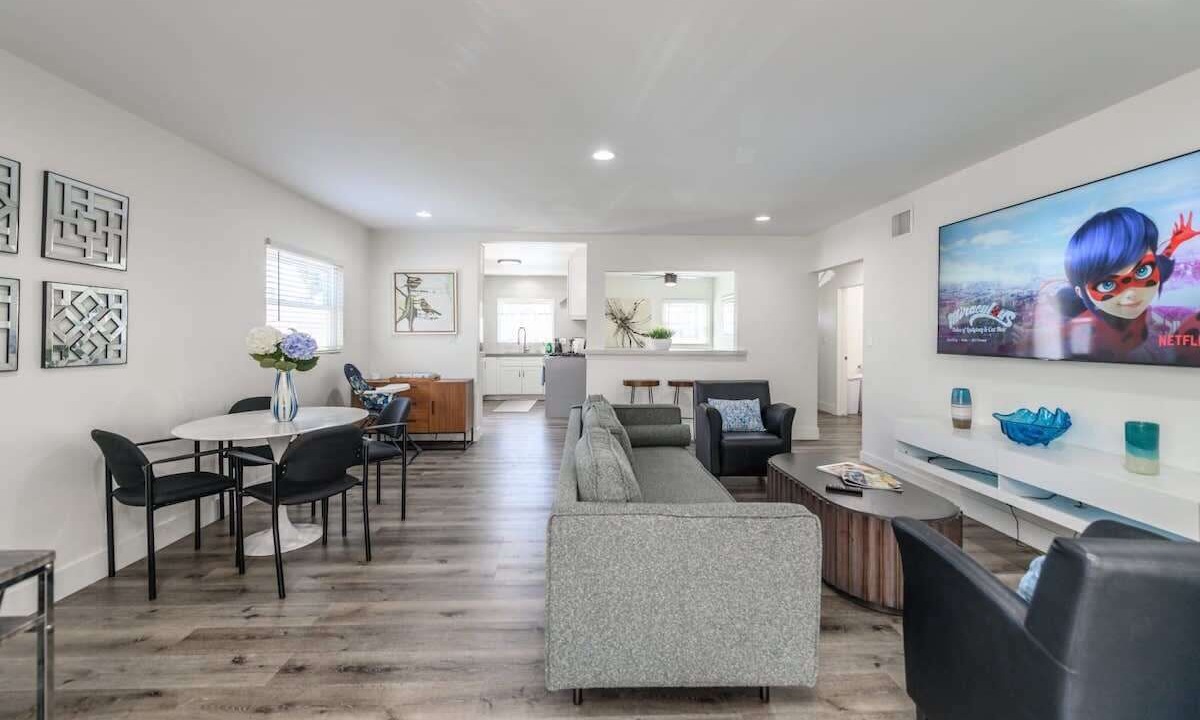 Photo of Livingroom in Fullerton