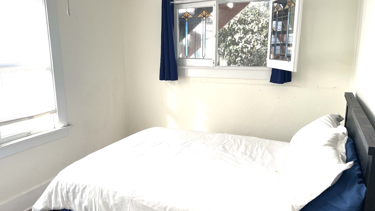 Photo of Bedroom in Alamitos Beach