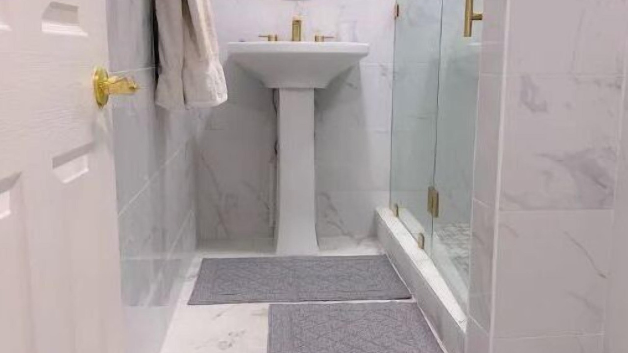 Photo of Bathroom in Rossmoyne