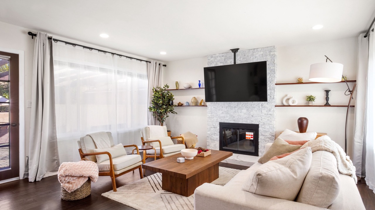 Photo of Livingroom in West Athens