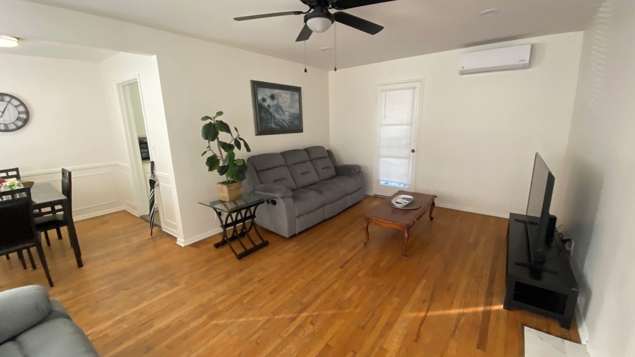 Photo of Livingroom in Baldwin Park