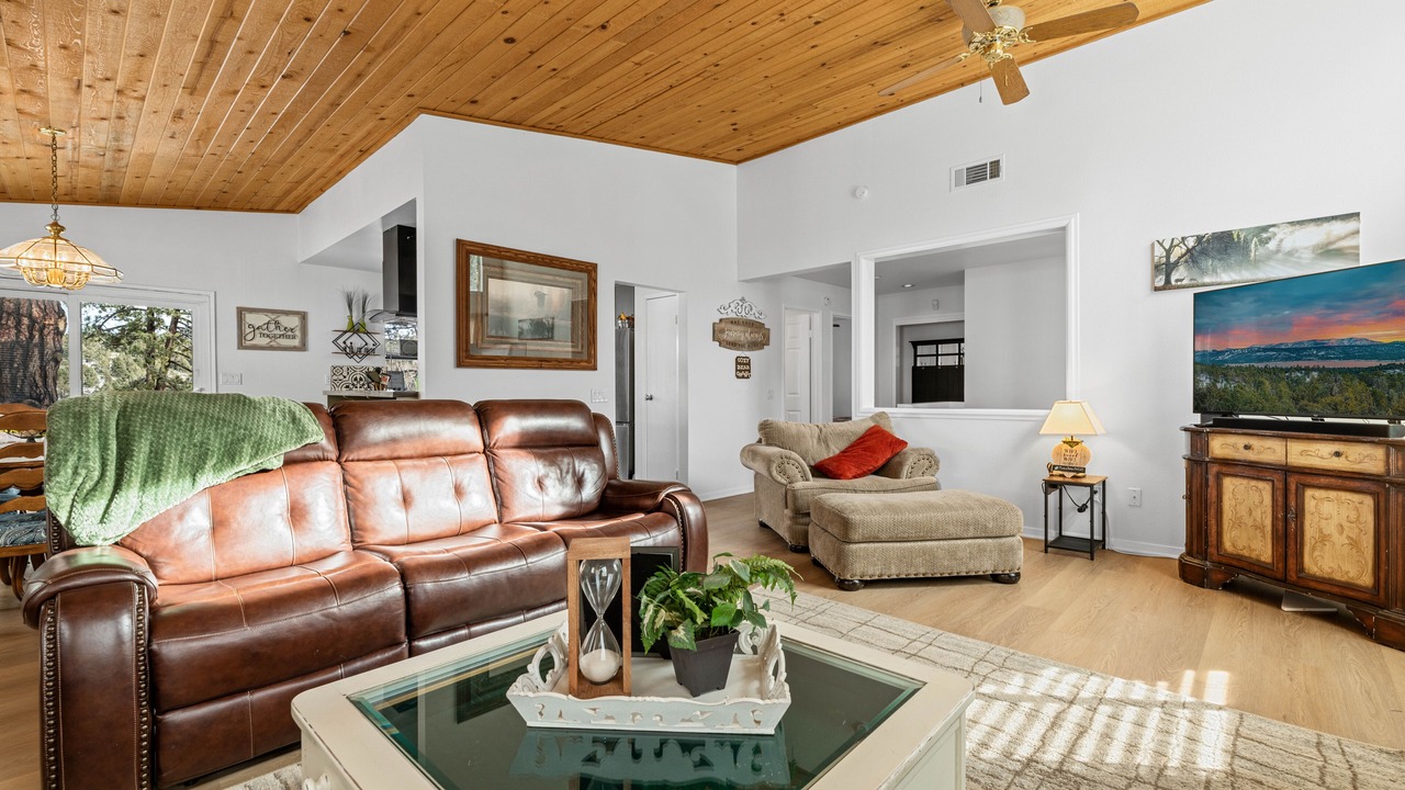 Photo of Livingroom in Big Bear