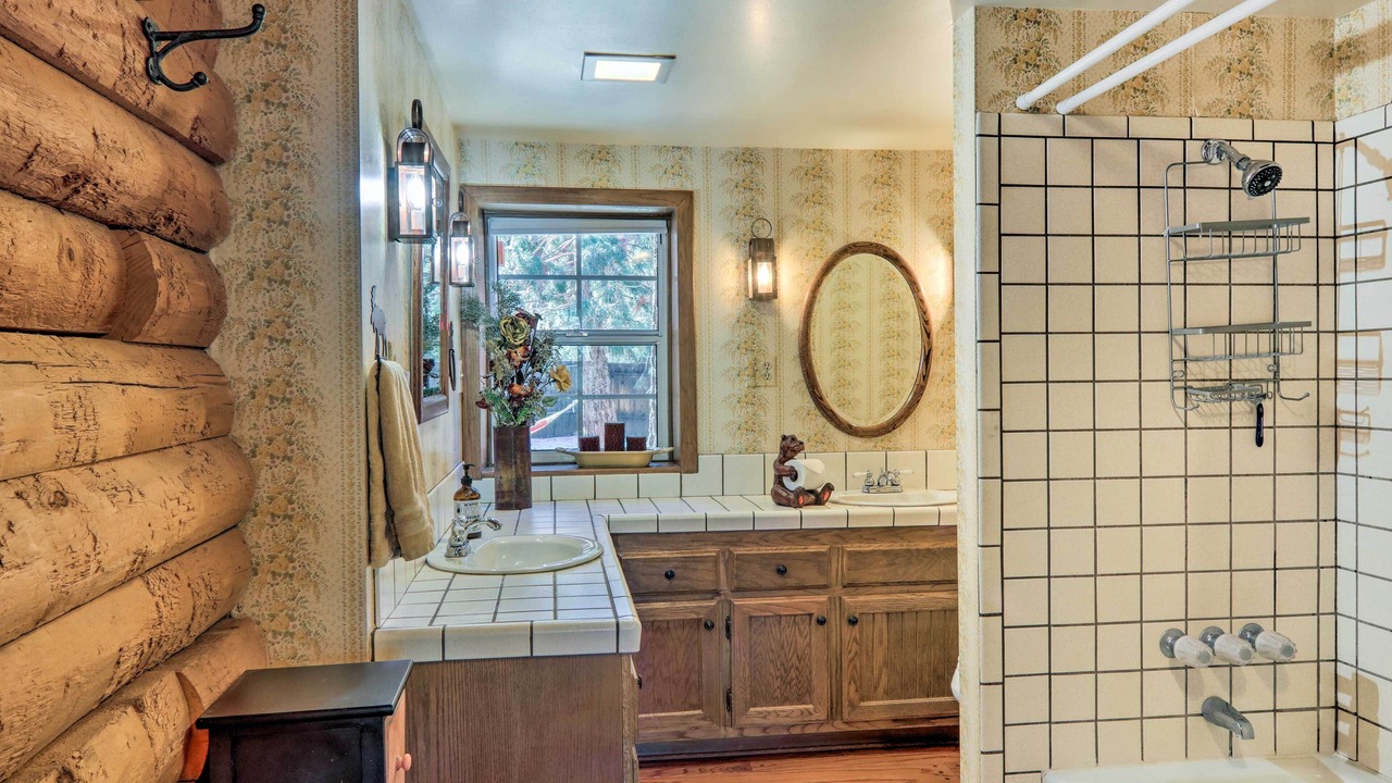 Photo of Bathroom in Pine Mountain Club