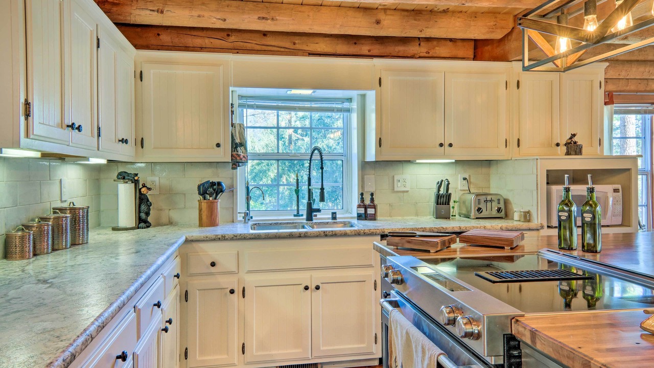 Photo of Kitchen in Pine Mountain Club