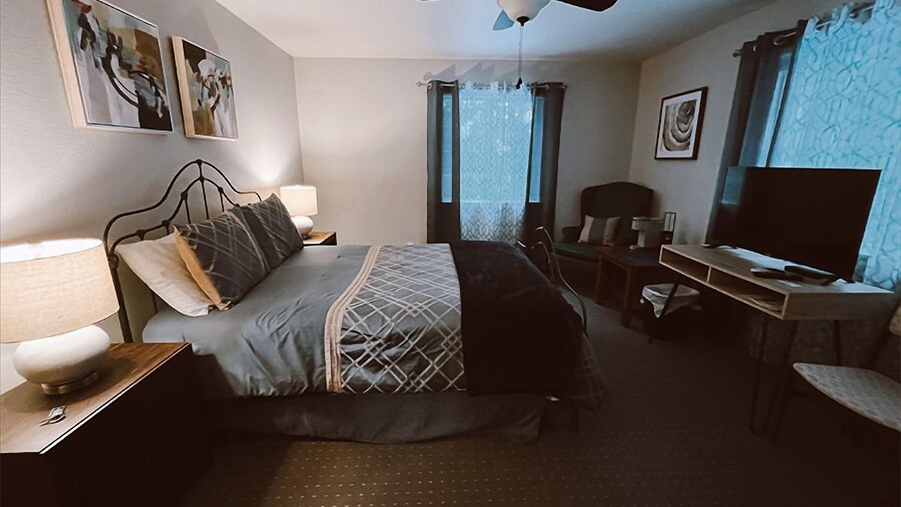 Photo of Bedroom in Shingletown
