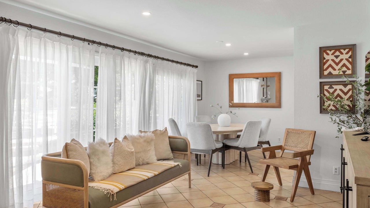 Photo of Livingroom in Fullerton