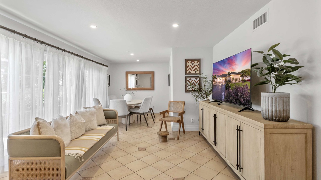 Photo of Livingroom in Fullerton