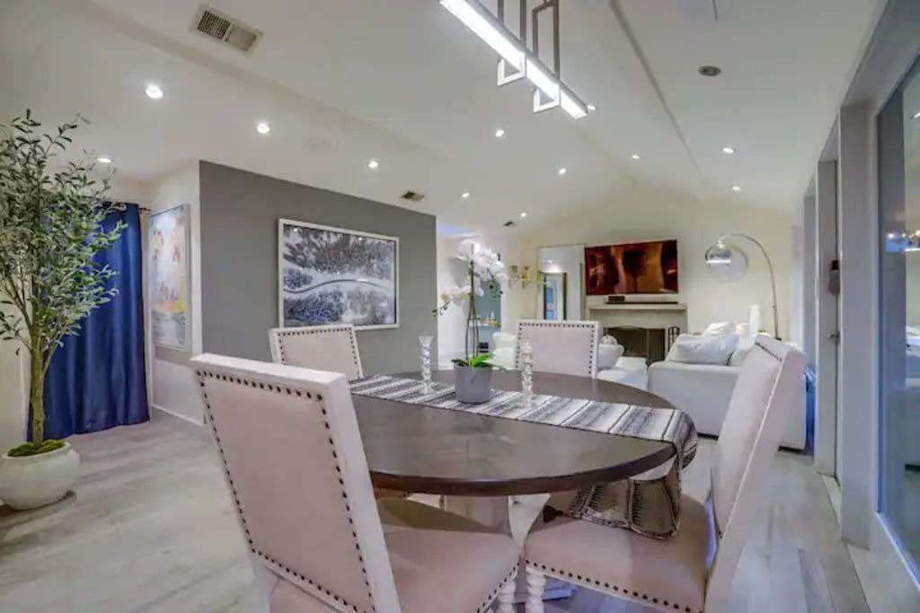 Photo of Others in Hollywood Hills West