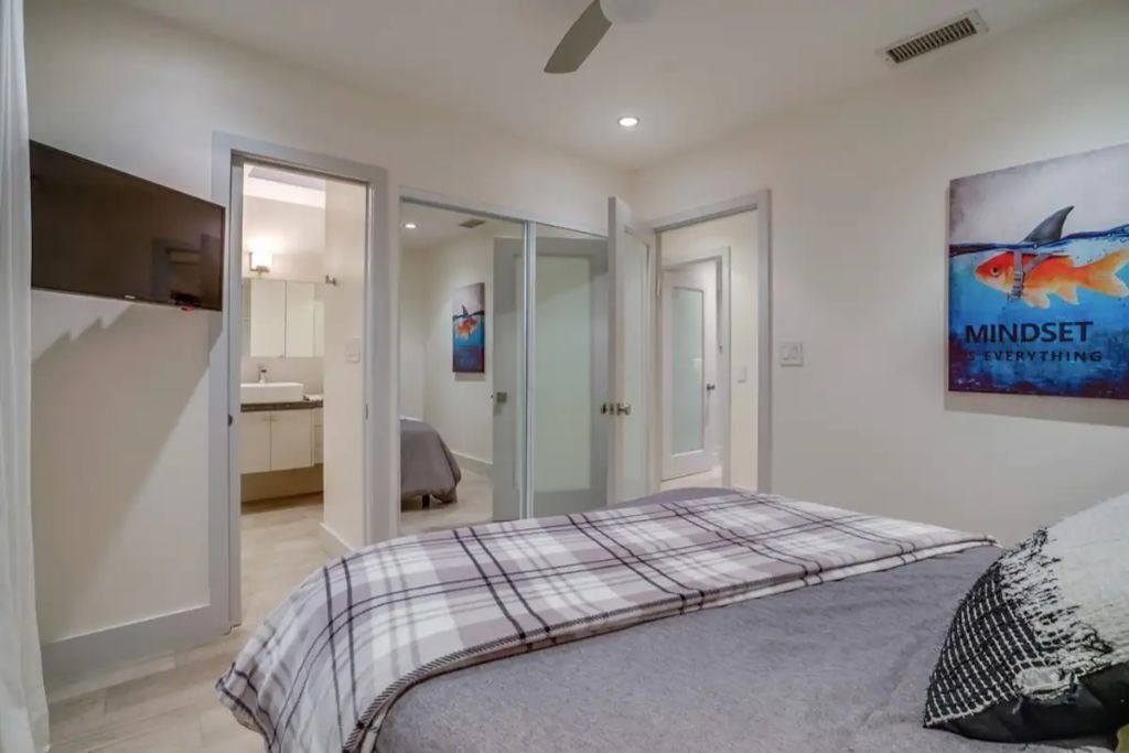 Photo of Bathroom in Hollywood Hills West