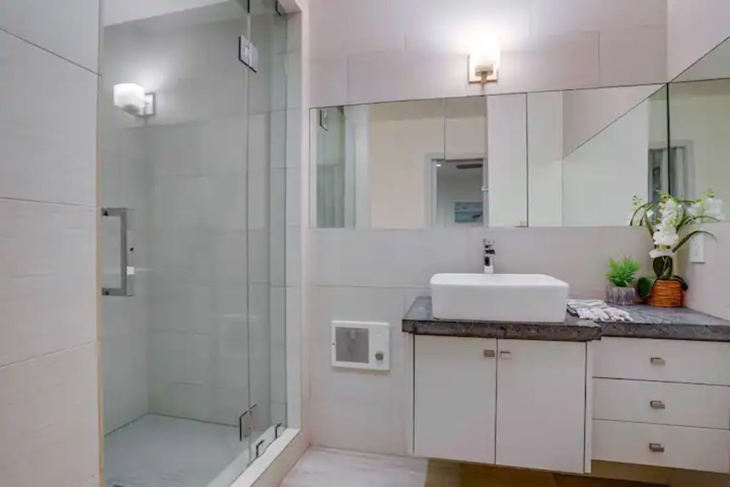 Photo of Bathroom in Hollywood Hills West