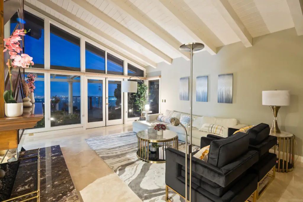 Photo of Livingroom in North Tustin