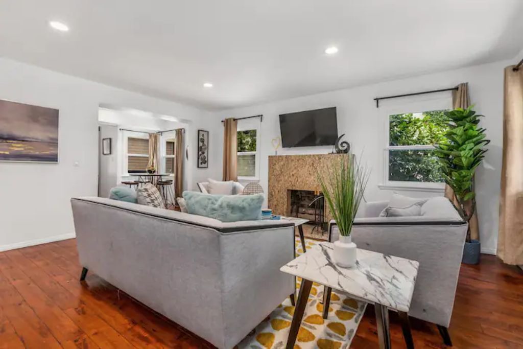 Photo of Livingroom in Altadena