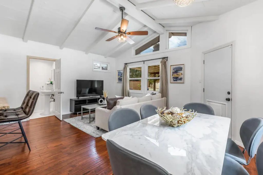 Photo of Livingroom in Altadena