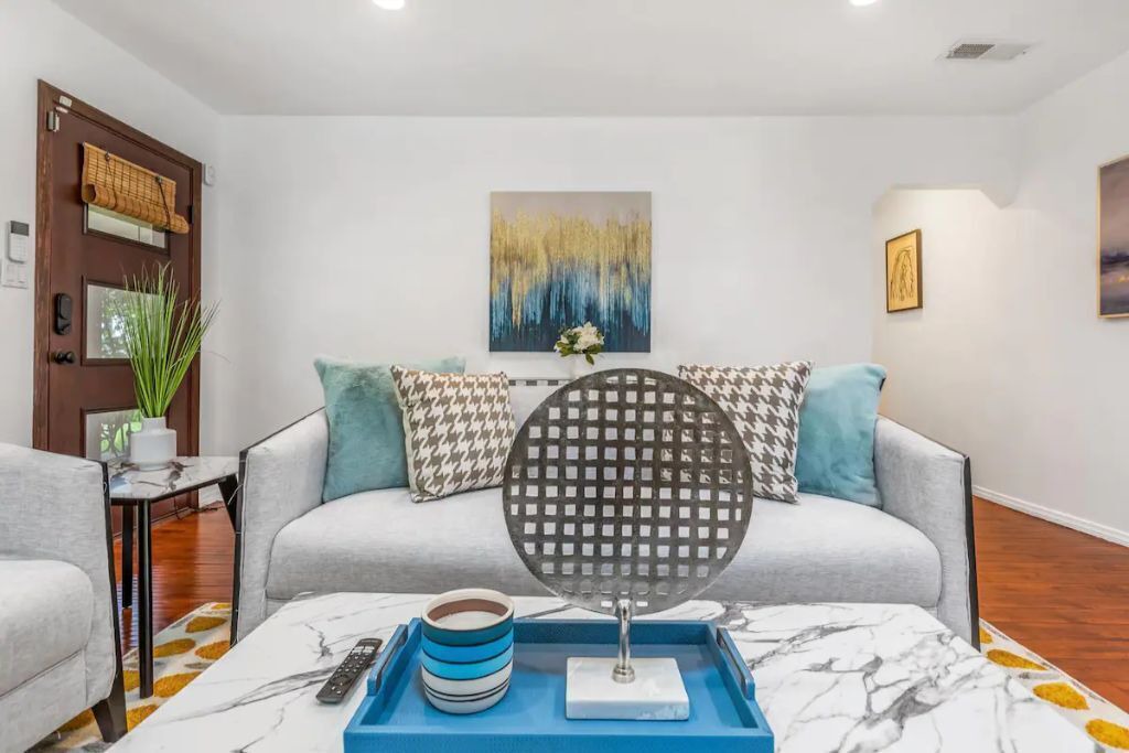 Photo of Livingroom in Altadena