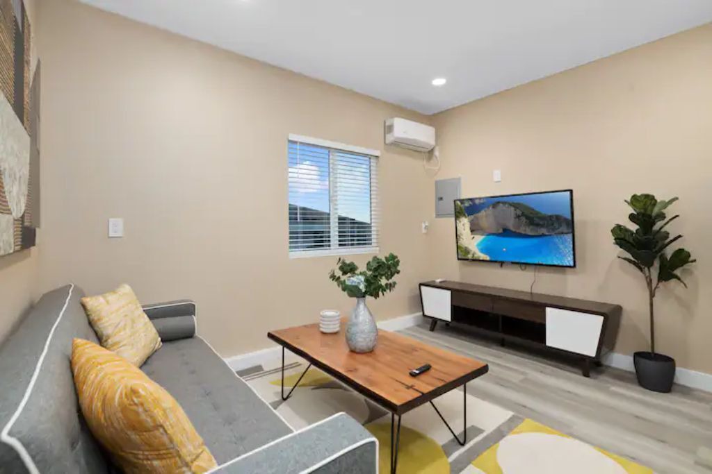 Photo of Livingroom in Altadena