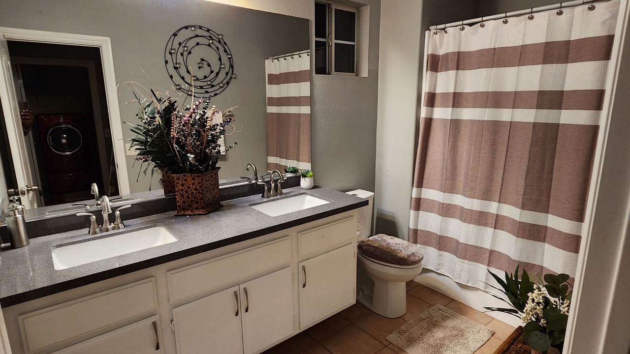 Photo of Bathroom in La Sierra