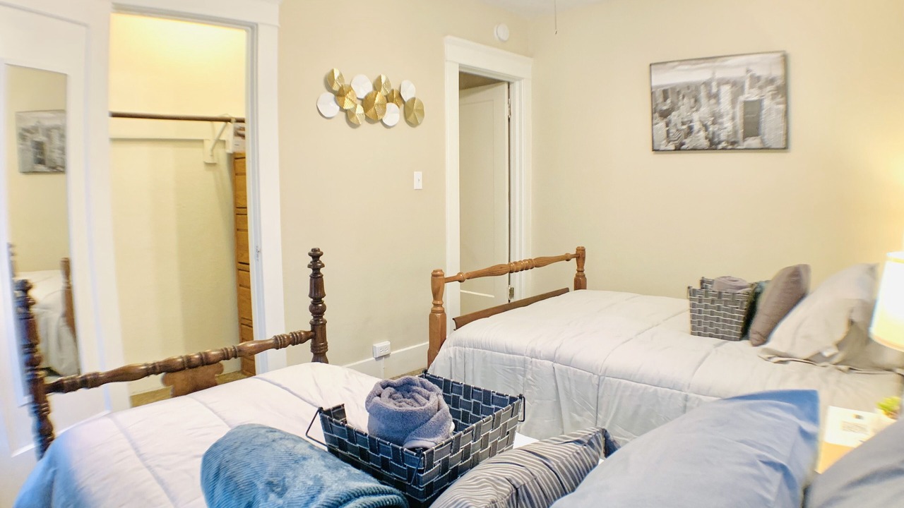 Photo of Bedroom in Oleander - Sunset