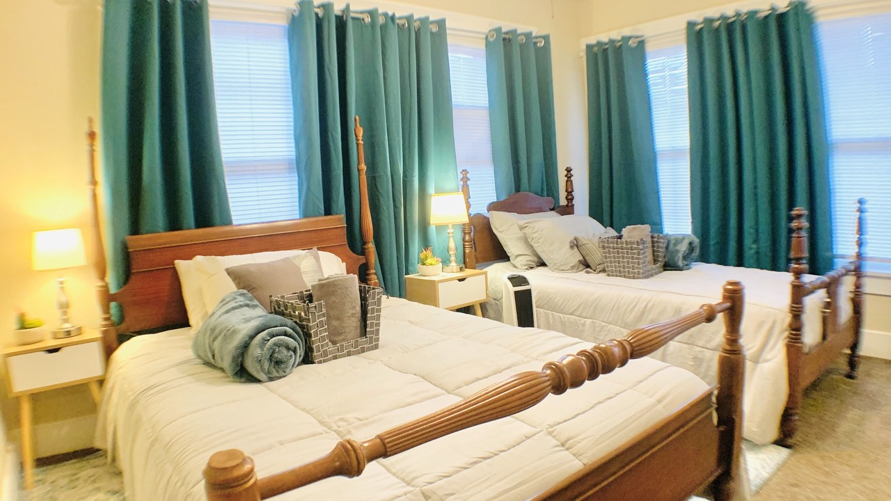 Photo of Bedroom in Oleander - Sunset