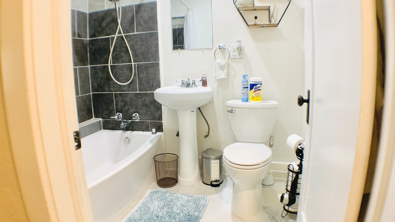 Photo of Bathroom in Oleander - Sunset
