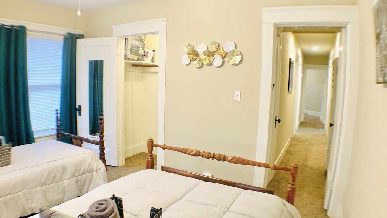 Photo of Bedroom in Oleander - Sunset