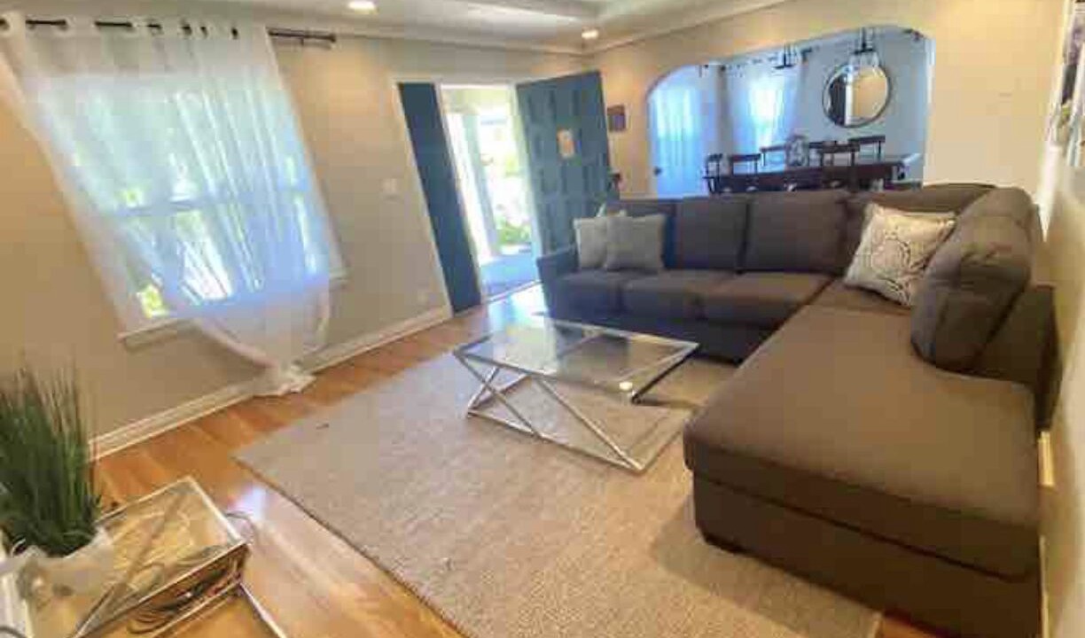 Photo of Livingroom in Valley Glen