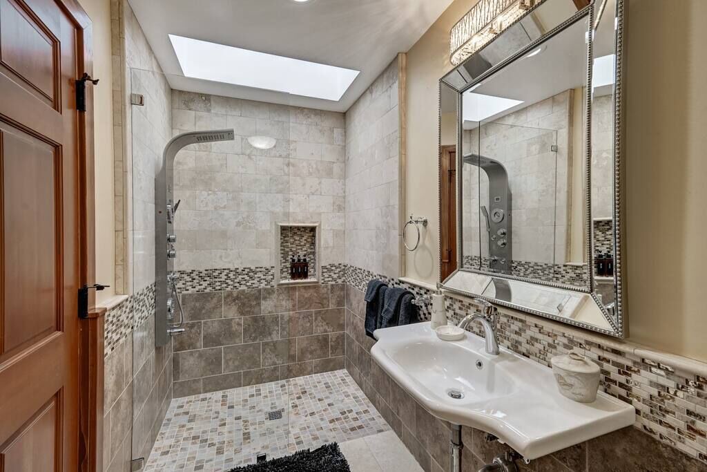 Photo of Bathroom in Vista