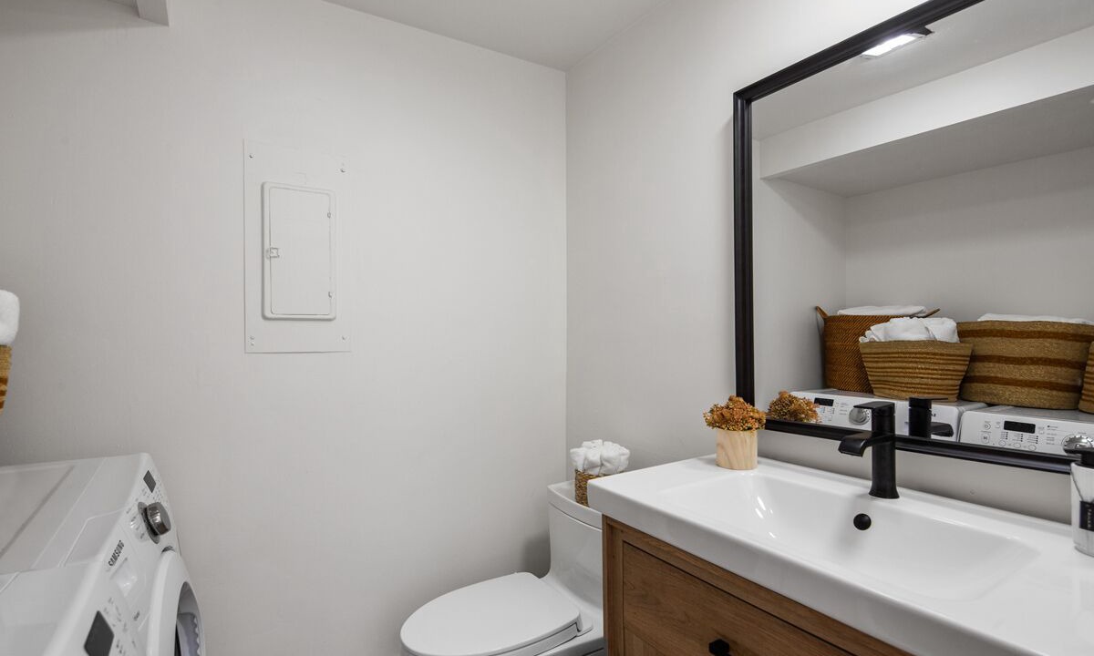 Photo of Bedroom in Eastern Malibu
