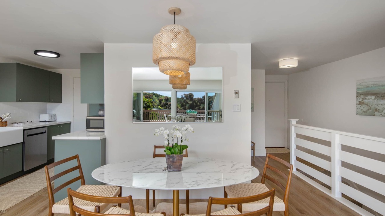 Photo of Livingroom in Eastern Malibu