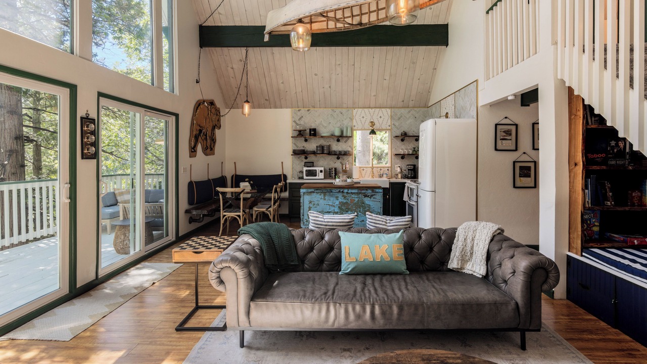 Photo of Livingroom in Blue Jay