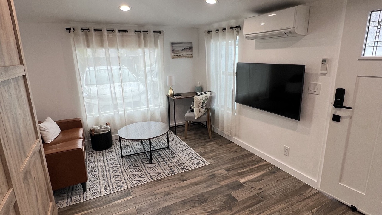 Photo of Livingroom in Lake View Terrace