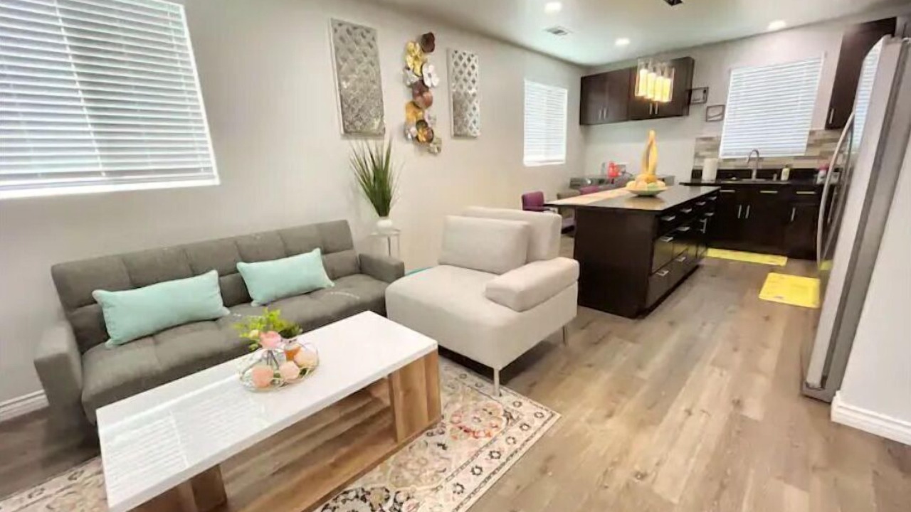 Photo of Livingroom in Midway City