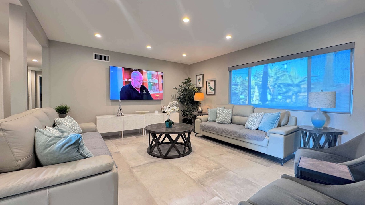 Photo of Livingroom in Sherwood Forest and Thistle Development