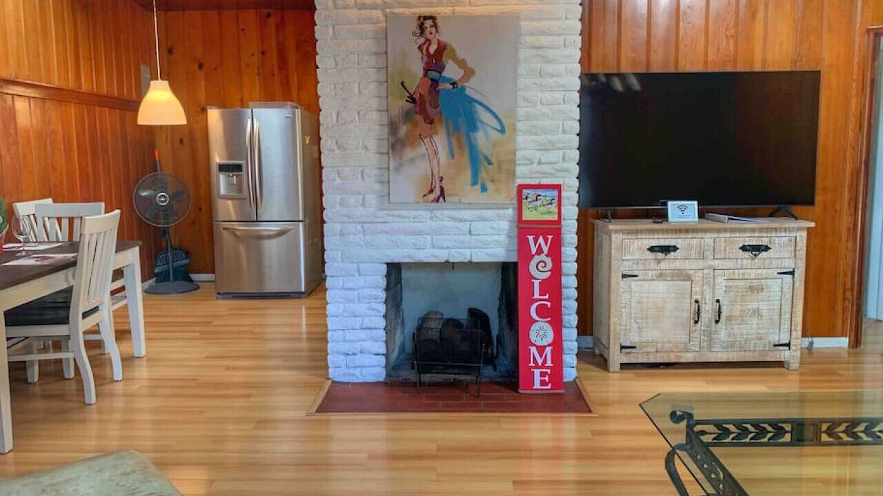 Photo of Livingroom in East Manhattan Beach