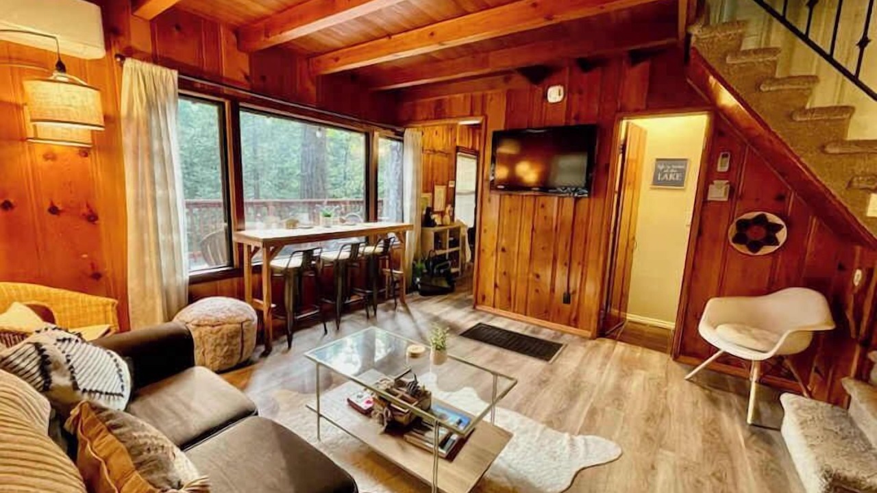 Photo of Livingroom in Crestline