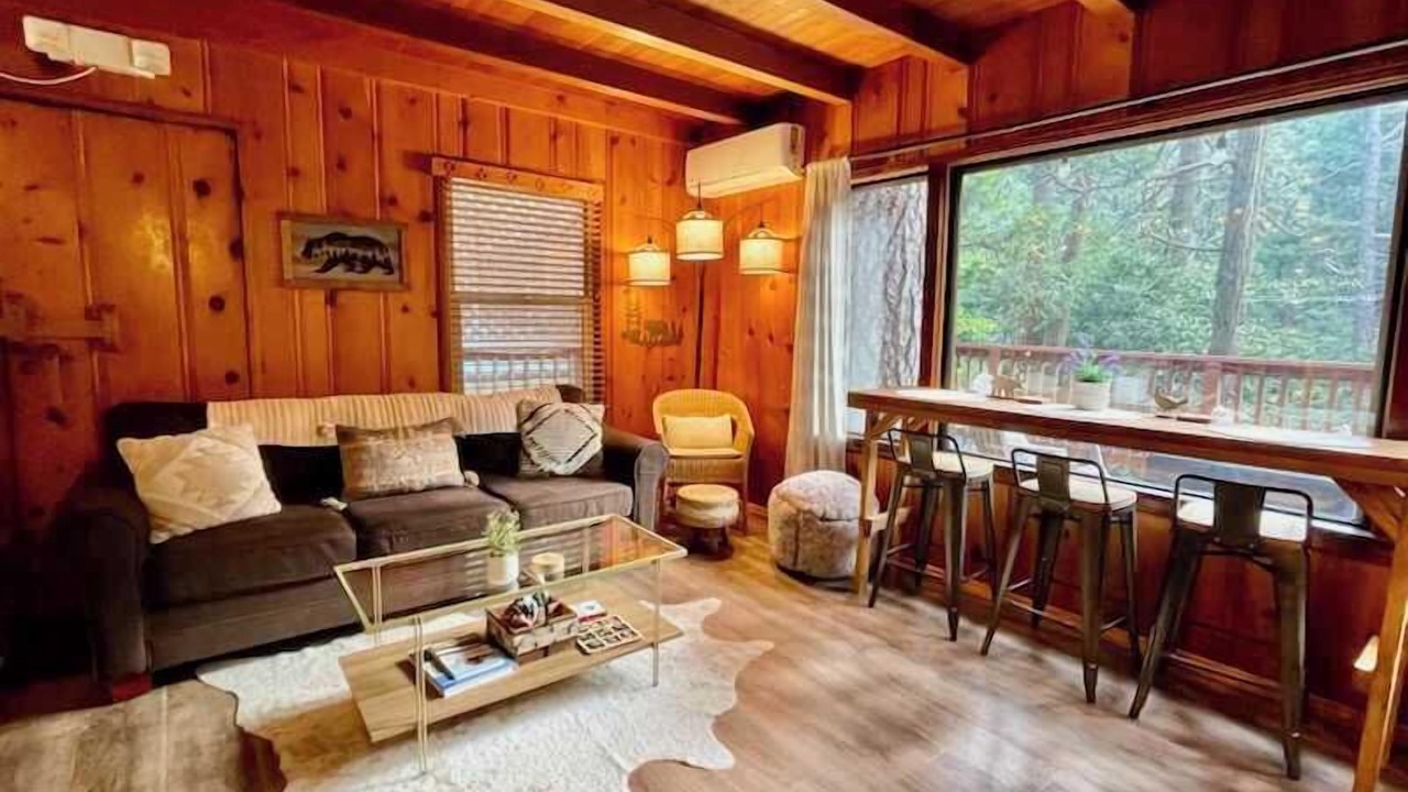 Photo of Livingroom in Crestline