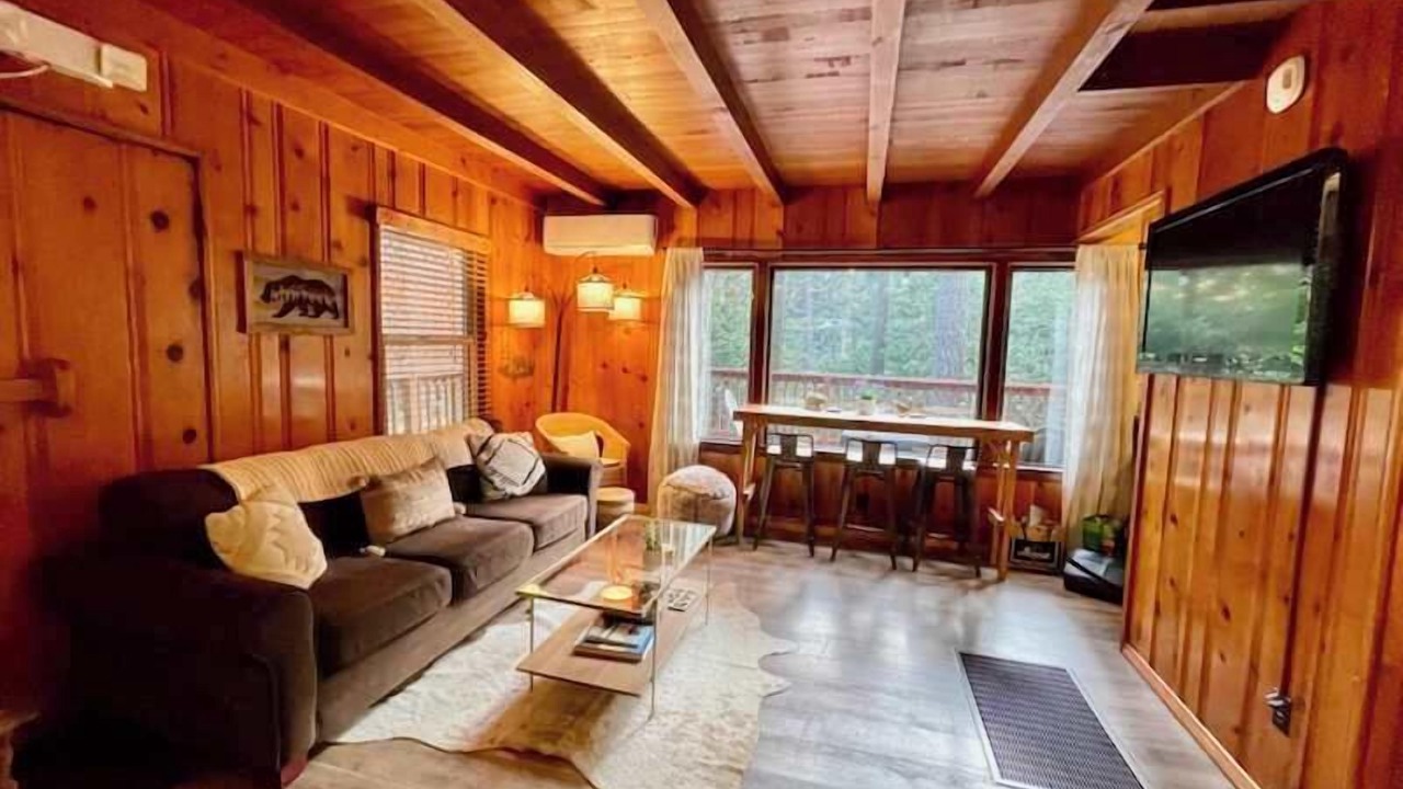 Photo of Livingroom in Crestline