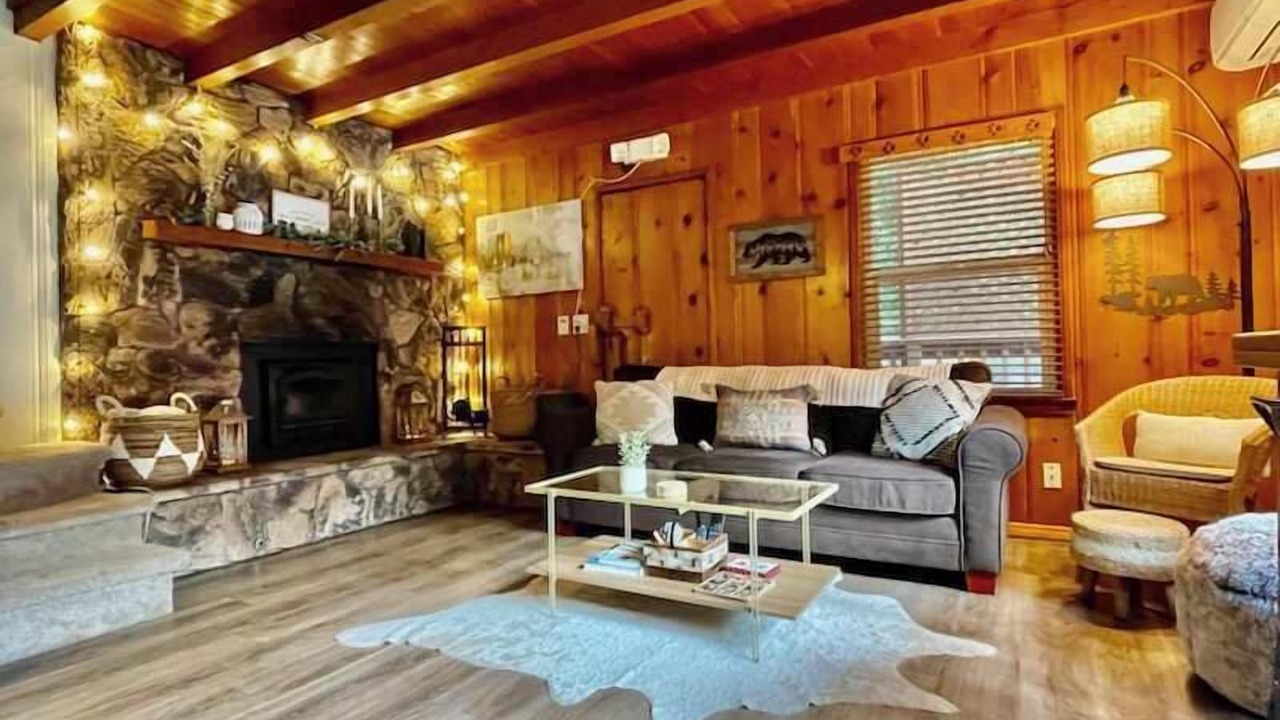 Photo of Livingroom in Crestline